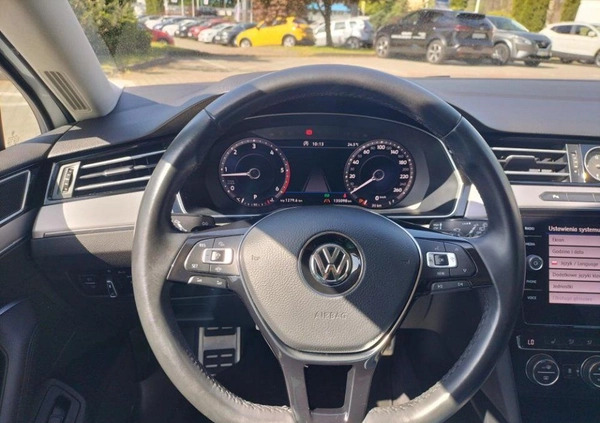 Volkswagen Passat cena 109900 przebieg: 135094, rok produkcji 2019 z Sanok małe 596